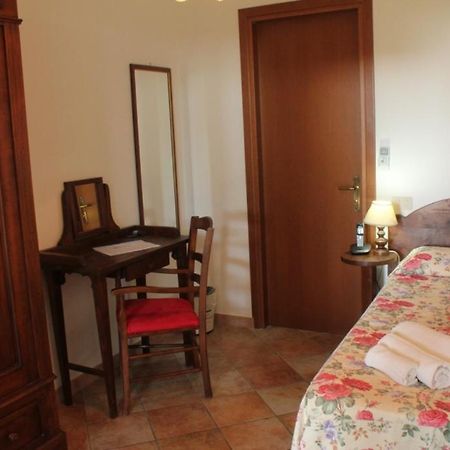 Hotel Residence I Briganti Di 卡帕尔比奥 外观 照片