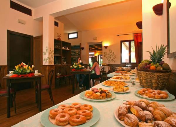 Hotel Residence I Briganti Di 卡帕尔比奥 外观 照片