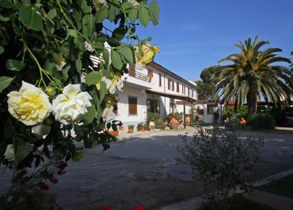 Hotel Residence I Briganti Di 卡帕尔比奥 外观 照片