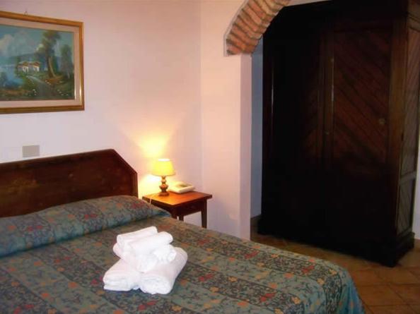 Hotel Residence I Briganti Di 卡帕尔比奥 外观 照片
