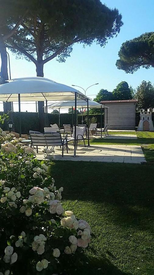 Hotel Residence I Briganti Di 卡帕尔比奥 外观 照片